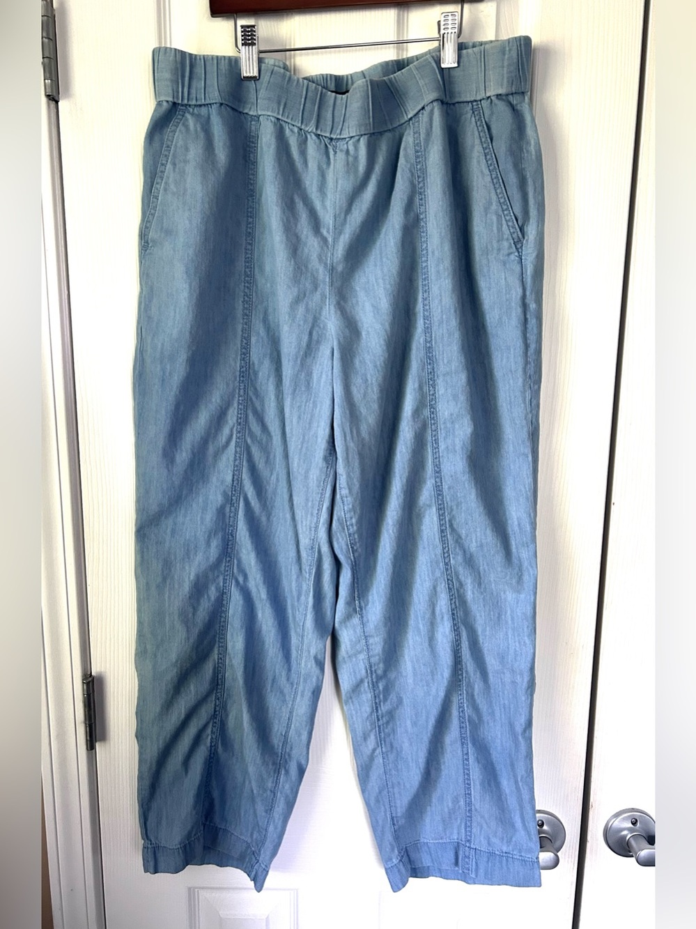 Talbots Chambray Blue Pull-On Pants Large Elastic Waist Casual